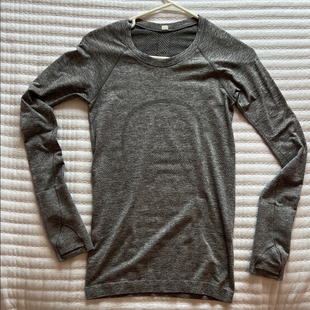 lululemon athletica Charcoal Long Sleeve Women’s tee